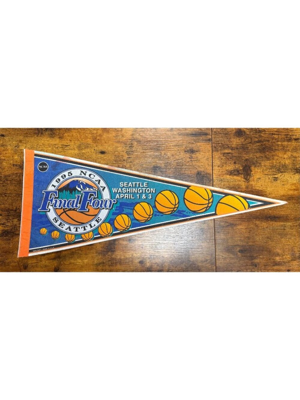 Vintage 1995 NCAA Seattle Washington Final Four pennant